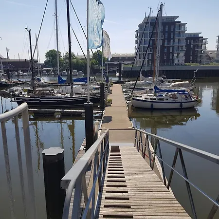 Riverloft I Πλωτό κατάλυμα 3*