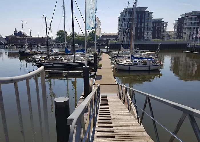 Riverloft I Πλωτό κατάλυμα 3*